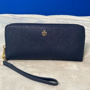 Tory Burch Emerson ZIP Passport Continental Wallet in Navy Blue w/Gold EUC! 🤩